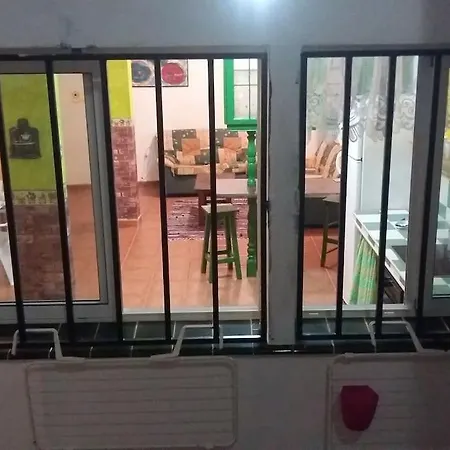 Apartmán En Un Bajo 2 Camas Individual Casa Compartida *