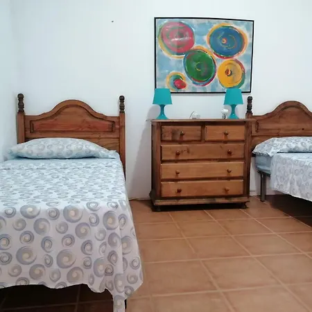 Apartmán En Un Bajo 2 Camas Individual Casa Compartida *