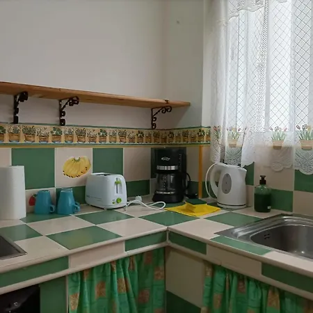 En Un Bajo 2 Camas Individual Casa Compartida Apartmán