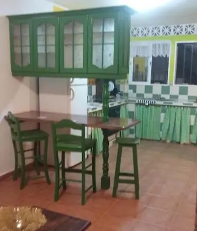 En Un Bajo 2 Camas Individual Casa Compartida * Abades