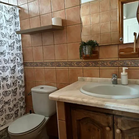 En Un Bajo 2 Camas Individual Casa Compartida Abades